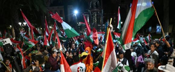 Des partisans du nouveau président Rodrigo Paz célèbrent sa victoire, le 19 octobre 2025 à La Paz, en Bolivie Des partisans du nouveau président Rodrigo Paz célèbrent sa victoire, le 19 octobre 2025 à La Paz, en Bolivie