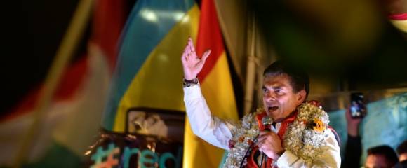 Le président élu de centre-droit Rodrigo Paz s'adresse à ses partisans après le résultat des élections, le 19 octobre 2025 à La Paz, en Bolivie Le président élu de centre-droit Rodrigo Paz s'adresse à ses partisans après le résultat des élections, le 19 octobre 2025 à La Paz, en Bolivie