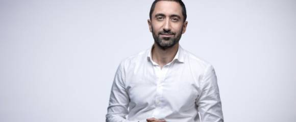 Le médecin et animateur Jimmy Mohamed dans le studio de l'AFP à Paris, le 5 septembre 2024 Le médecin et animateur Jimmy Mohamed dans le studio de l'AFP à Paris, le 5 septembre 2024