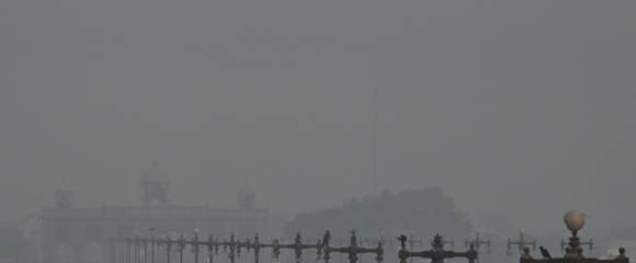 La ville de Lahore, au Pakistan, plongée dans un épais brouillard de pollution, le 24 octobre 2025 La ville de Lahore, au Pakistan, plongée dans un épais brouillard de pollution, le 24 octobre 2025