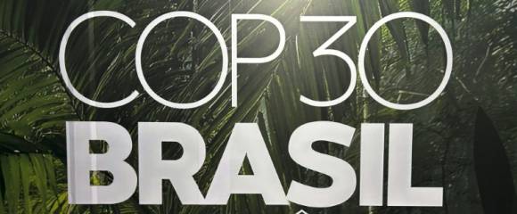 Les plans climatiques élaborés par les pays du monde devraient réduire les émissions de gaz à effet de serre de seulement "environ 10 % d'ici 2035" selon un calcul de l'ONU Les plans climatiques élaborés par les pays du monde devraient réduire les émissions de gaz à effet de serre de seulement "environ 10 % d'ici 2035" selon un calcul de l'ONU