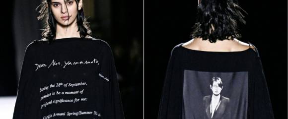 Montage photos du 4 octobre 2025 d'une création hommage au créateur de mode italien Giorgio Armani par Yohji Yamamoto pour la collection Prêt-à-porter Femme Printemps-Été 2026 lors de la Fashion Week de Paris, le 3 octobre 2025 Montage photos du 4 octobre 2025 d'une création hommage au créateur de mode italien Giorgio Armani par Yohji Yamamoto pour la collection Prêt-à-porter Femme Printemps-Été 2026 lors de la Fashion Week de Paris, le 3 octobre 2025