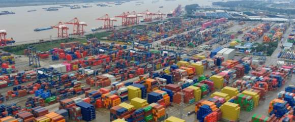 Vue aérienne de conteneurs au port de Nanjing, dans la province du Jiangsu, dans l'est de la Chine, le 19 octobre 2025 Vue aérienne de conteneurs au port de Nanjing, dans la province du Jiangsu, dans l'est de la Chine, le 19 octobre 2025