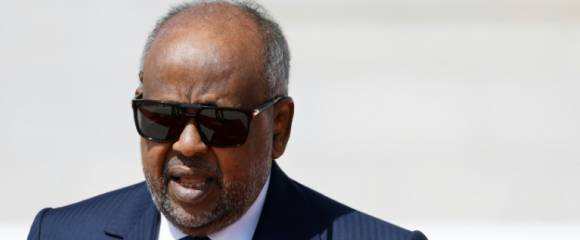 Le président djiboutien Ismaïl Omar Guelleh à son arrivée au palais présidentiel de Djibouti pour une rencontre avec son homologue français, le 21 décembre 2024 Le président djiboutien Ismaïl Omar Guelleh à son arrivée au palais présidentiel de Djibouti pour une rencontre avec son homologue français, le 21 décembre 2024
