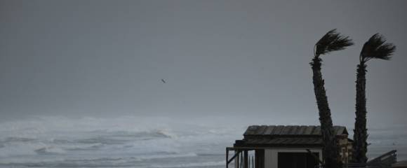 Forte houle et rafales de vent sous l'effet de la tempête Benjamin à Lacanou, le 23 octobre 2025 en Gironde Forte houle et rafales de vent sous l'effet de la tempête Benjamin à Lacanou, le 23 octobre 2025 en Gironde