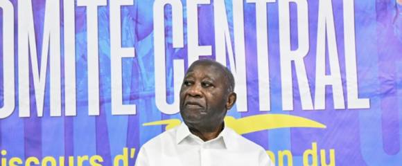 L'ancien président ivoirien et président du Parti du peuple africain de Côte d'Ivoire (PPA-CI), Laurent Gbagbo, lors d'une réunion du comité central au siège du parti à Abidjan, le 26 avril 2025 L'ancien président ivoirien et président du Parti du peuple africain de Côte d'Ivoire (PPA-CI), Laurent Gbagbo, lors d'une réunion du comité central au siège du parti à Abidjan, le 26 avril 2025