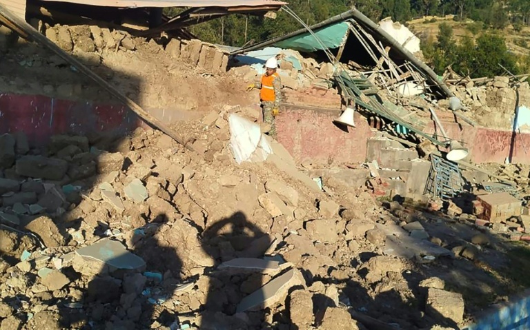 Photo publiée par le ministère péruvien de la Défense montrant des maisons effondrées à la périphérie de Huancayo, à environ 300 km à l'est de Lima, au Pérou, le 19 juillet 2026, à la suite d'un séisme de magnitude 5,1