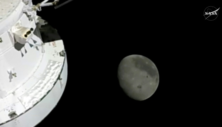 Capture d'image de la retransmission vidéo de la Nasa du survol de la Lune réalisé par la mission Artémis II, le 6 avril 2026