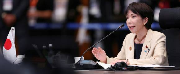 La Première ministre japonaise Sanae Takaichi s'exprime lors du sommet de l'Asean, le 26 octobre 2025 à Kuala Lumpur La Première ministre japonaise Sanae Takaichi s'exprime lors du sommet de l'Asean, le 26 octobre 2025 à Kuala Lumpur