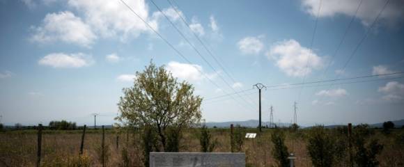 La stèle du cimetière des Harkis au camp de Rivesaltes, le 7 août 2020 dans les Pyrénées-Orientales La stèle du cimetière des Harkis au camp de Rivesaltes, le 7 août 2020 dans les Pyrénées-Orientales