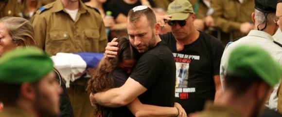Funérailles du soldat israélien Tamir Nimrodi, capturé par le Hamas lors de l'attaque du 7 octobre 2023 contre le sud d'Israël, dans la ville de Kfar Saba, dans le centre d'Israël, le 16 octobre 2025 Funérailles du soldat israélien Tamir Nimrodi, capturé par le Hamas lors de l'attaque du 7 octobre 2023 contre le sud d'Israël, dans la ville de Kfar Saba, dans le centre d'Israël, le 16 octobre 2025
