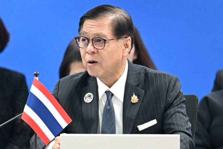Le ministre thaïlandais des Affaires étrangères, Sihasak Phuangketkeow, prononce un discours à Pasay, dans la région métropolitaine de Manille, le 23 juillet 2026