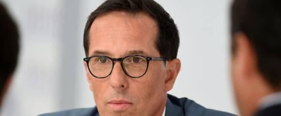 Le directeur général du groupe français L'Oréal, Nicolas Hieronimus, s'entretient avec des journalistes lors de la réunion estivale annuelle du Medef, le 26 août 2021, à l'hippodrome de Longchamp, à Paris Le directeur général du groupe français L'Oréal, Nicolas Hieronimus, s'entretient avec des journalistes lors de la réunion estivale annuelle du Medef, le 26 août 2021, à l'hippodrome de Longchamp, à Paris