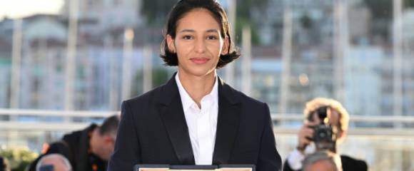Nadia Melliti, Prix d'interprétation féminine au Festival de Cannes, le 24 mai 2025 pour son rôle dans le film "La Petite derniere" Nadia Melliti, Prix d'interprétation féminine au Festival de Cannes, le 24 mai 2025 pour son rôle dans le film "La Petite derniere"