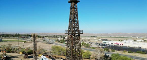 Une tour de forage en bois au West Kern Oil Museum à Taft, en Californie, le 18 octobre 2025 Une tour de forage en bois au West Kern Oil Museum à Taft, en Californie, le 18 octobre 2025