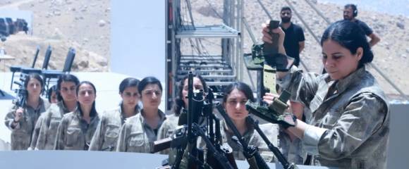 Des combattangs du PKK rendent leurs armes lors d'une cérémonie à Souleimaniyeh, au Kurdistan irakien, le 11 juillet 2025 Des combattangs du PKK rendent leurs armes lors d'une cérémonie à Souleimaniyeh, au Kurdistan irakien, le 11 juillet 2025