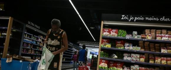 Dans un supermarché le 14 octobre 2024 à Fort-de-France, en Martinique alors secouée par des manifestations contre la vie chère Dans un supermarché le 14 octobre 2024 à Fort-de-France, en Martinique alors secouée par des manifestations contre la vie chère