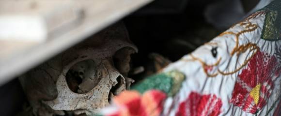 Les restes d'une personne dans un ossuaire avant un nettoyage pour les célébrations du Jour des Morts au cimetière de Pomuch, dans l'État de Campeche, au Mexique, le 18 octobre 2025 Les restes d'une personne dans un ossuaire avant un nettoyage pour les célébrations du Jour des Morts au cimetière de Pomuch, dans l'État de Campeche, au Mexique, le 18 octobre 2025