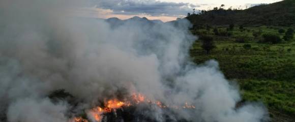 Un champ en feu à Sao Felix do Xingu, en Amazonie, dans le nord du Brésil, le 20 juin 2025 Un champ en feu à Sao Felix do Xingu, en Amazonie, dans le nord du Brésil, le 20 juin 2025