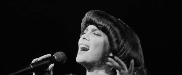 La chanteuse Mireille Mathieu au Palais des Congrès, le 10 janvier 1986 à Paris La chanteuse Mireille Mathieu au Palais des Congrès, le 10 janvier 1986 à Paris