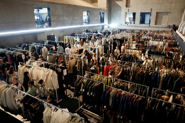 Vente de costumes de l'opéra Bastille à Paris le 29 mai 2026