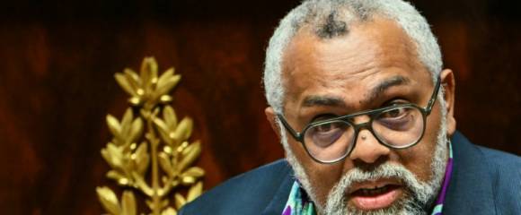 Le député indépendantiste de Nouvelle-Calédonie Emmanuel Tjibaou s'exprime à l'Assemblée nationale lors d'un débat sur le report des élections provinciales en Nouvelle-Calédonie le 28 octobre 2025 à Paris Le député indépendantiste de Nouvelle-Calédonie Emmanuel Tjibaou s'exprime à l'Assemblée nationale lors d'un débat sur le report des élections provinciales en Nouvelle-Calédonie le 28 octobre 2025 à Paris