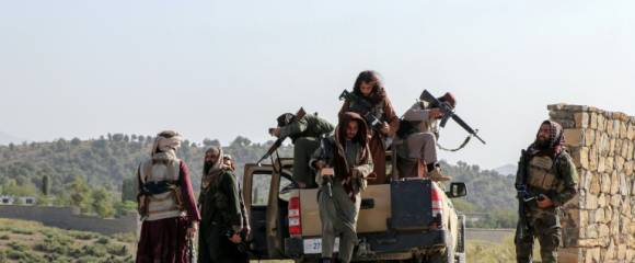 Des membres des forces de sécurité talibanes patrouillent dans la province de Khost , près de la frontière entre l'Afghanistan et le Pakistan, après des affrontements qui ont coûté la vie à 58 soldats pakistanais, selon Kaboul, le 12 octobre 2025 Des membres des forces de sécurité talibanes patrouillent dans la province de Khost , près de la frontière entre l'Afghanistan et le Pakistan, après des affrontements qui ont coûté la vie à 58 soldats pakistanais, selon Kaboul, le 12 octobre 2025