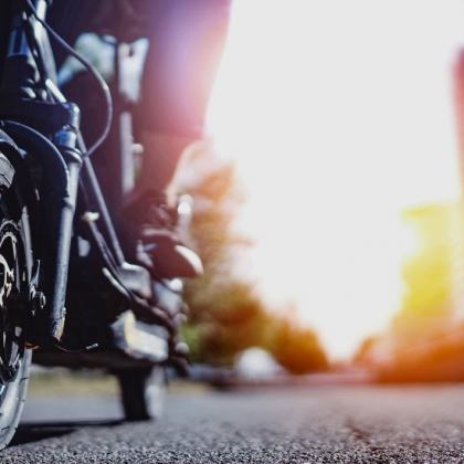 Vélos et trottinettes électriques : quelle règlementation  ?