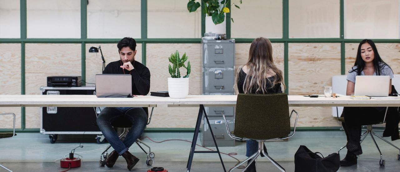 Travailler à distance, acquérir un local ou faire du coworking, quelle solution ?