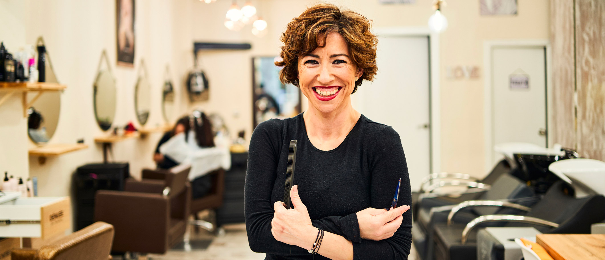 Ouvrir un salon de coiffure : diplôme, reconversion professionnelle et étapes