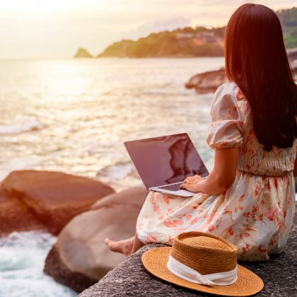 Tracances : travailler en vacances, bonne ou mauvaise idée ?