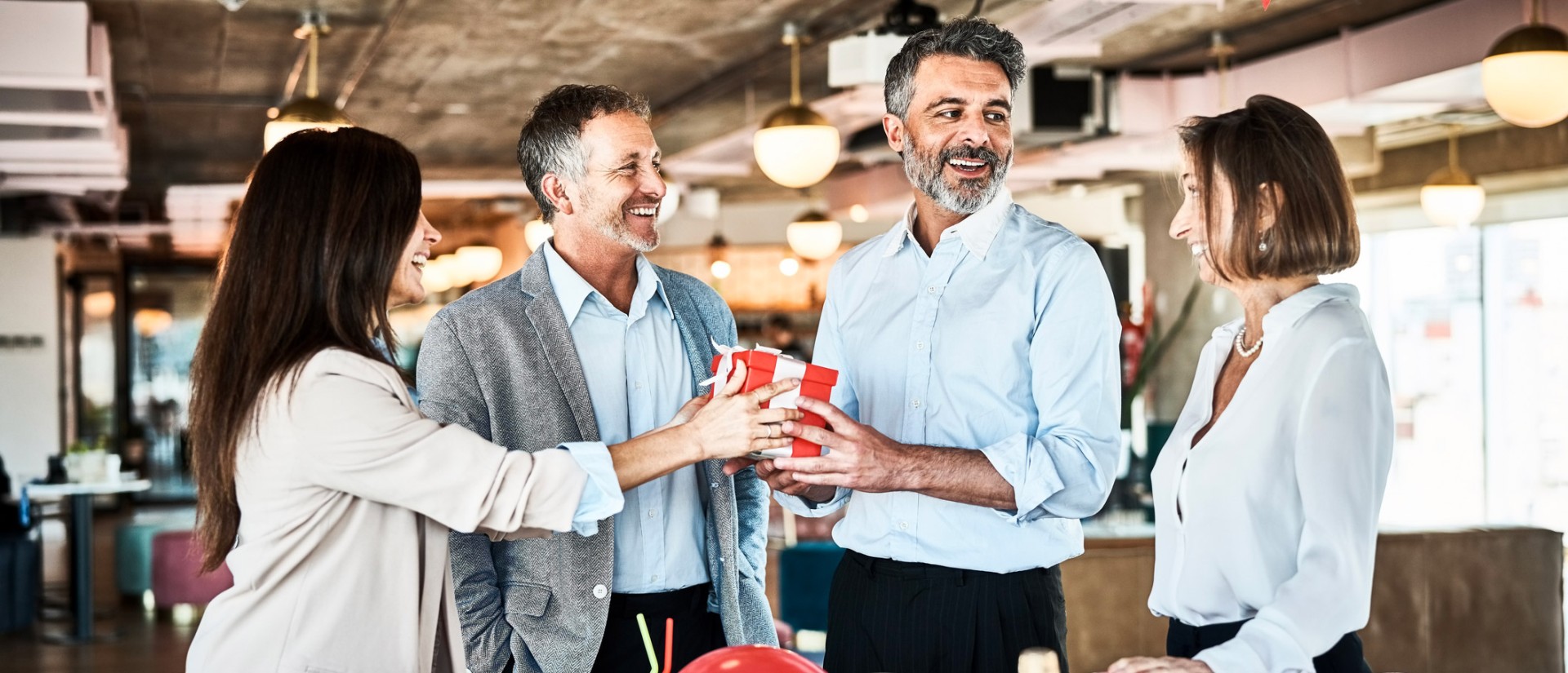 Cadeaux d’entreprise : quelles sont les règles à respecter ?