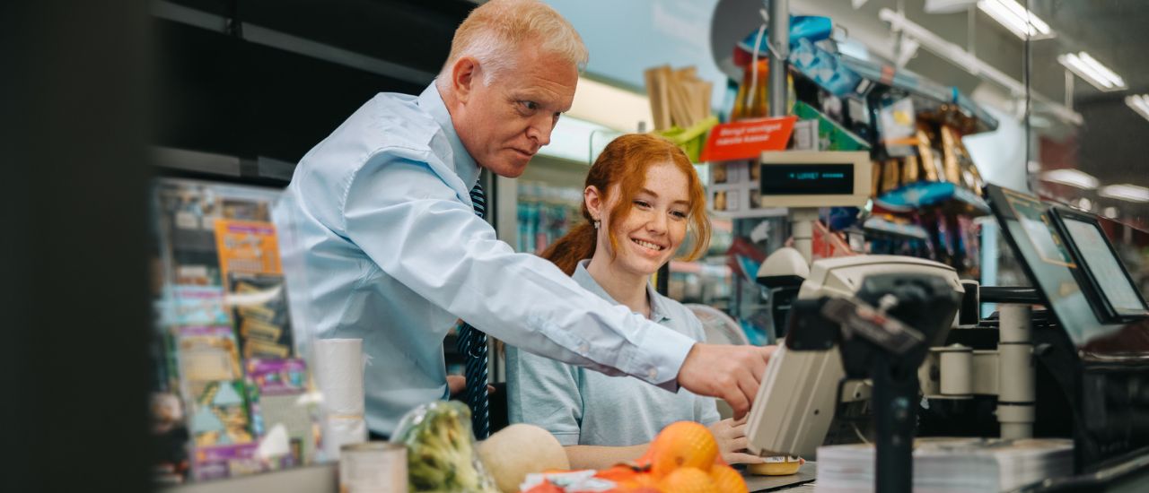 Jobs d'été : quelles sont les règles à connaître pour embaucher et faire travailler des jeunes ?